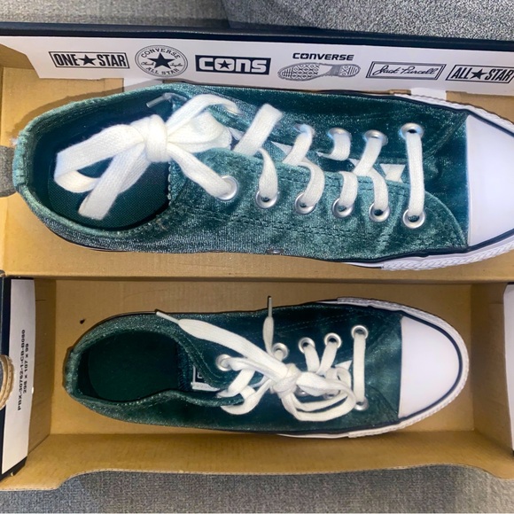 BNWT Chuck Taylor All Star Low- Top Velvet Converse . 🤍 - Picture 3 of 4